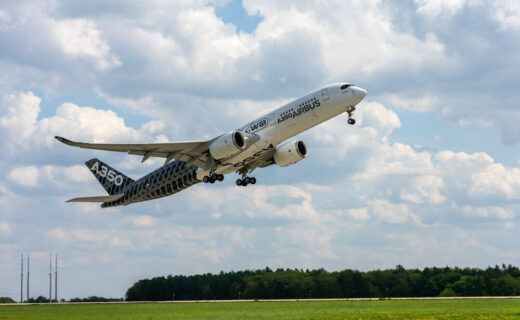 Airbus A350F in volo