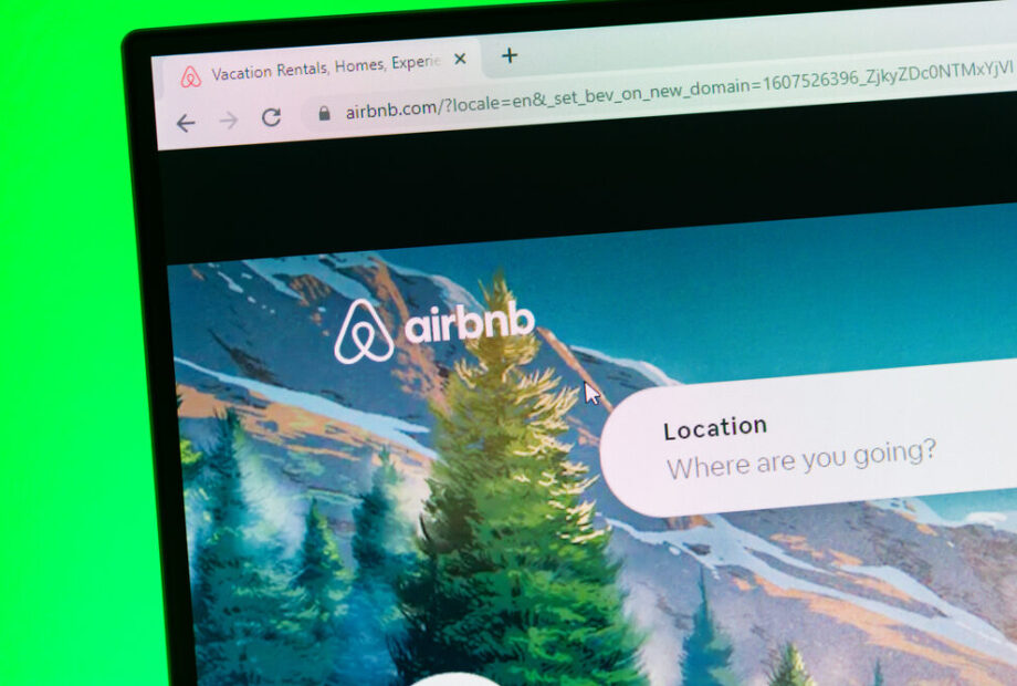 Aggiornamento Airbnb con AI e servizi social