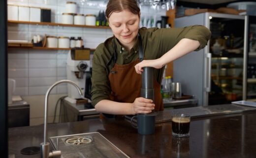AeroPress Brewer e Macinacaffè Manuale in Noce