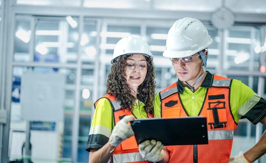 Ufficio moderno con tecnologia integrata