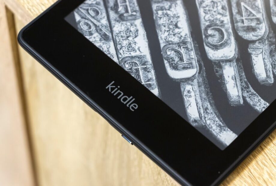 Kindle Paperwhite trasformato in assistente da scrivania